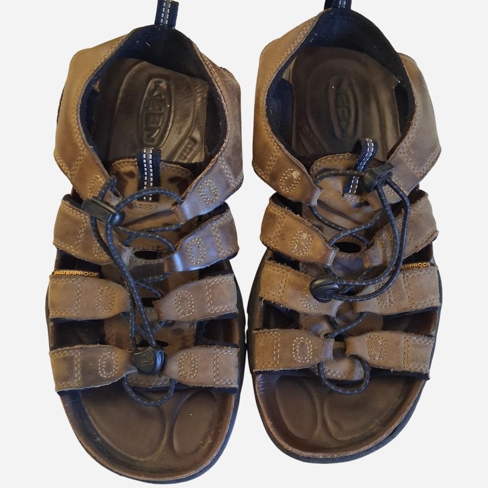 Womens Brown leather Keen sandals with adjustable straps outdoors